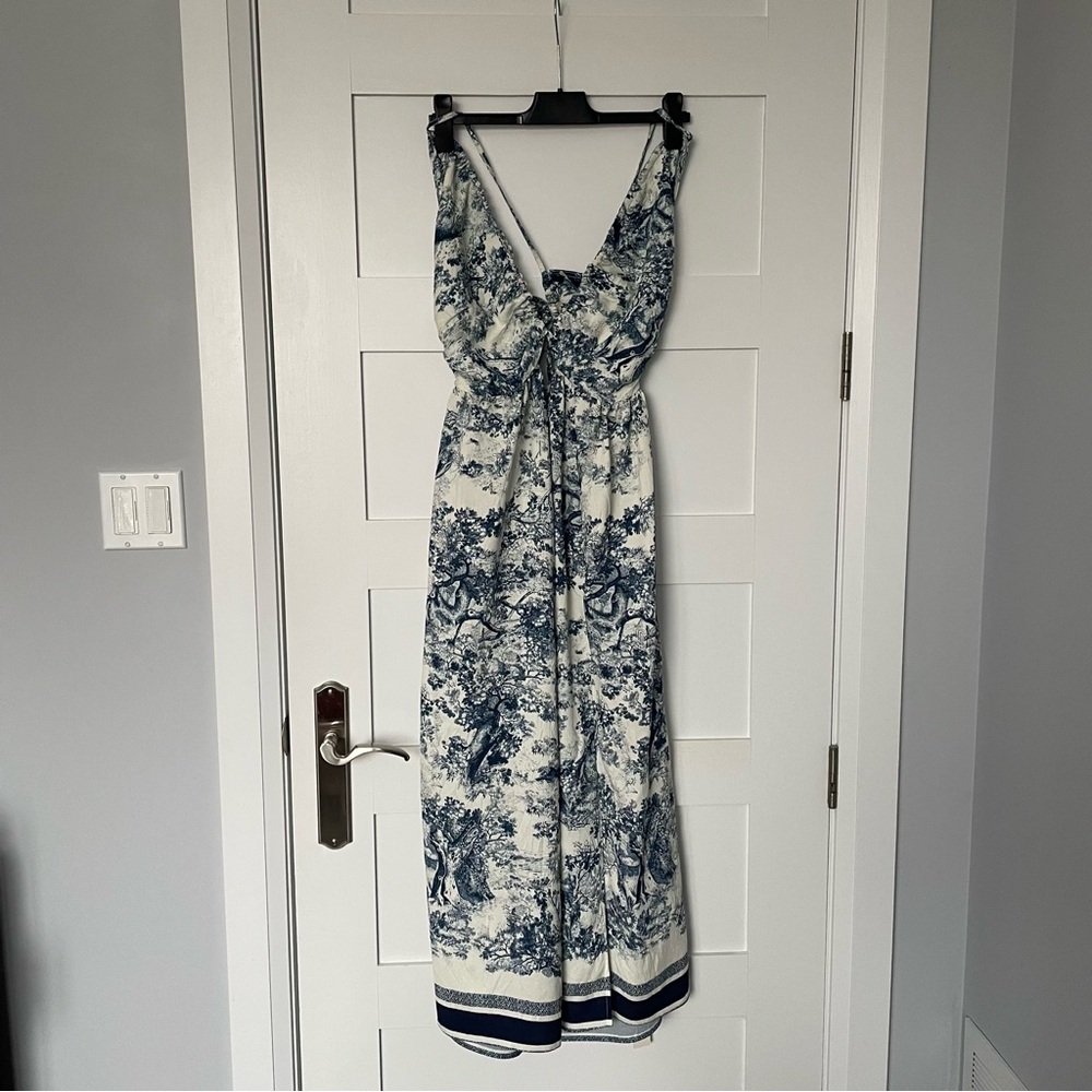 Elegant Blue and White Dress by Commense